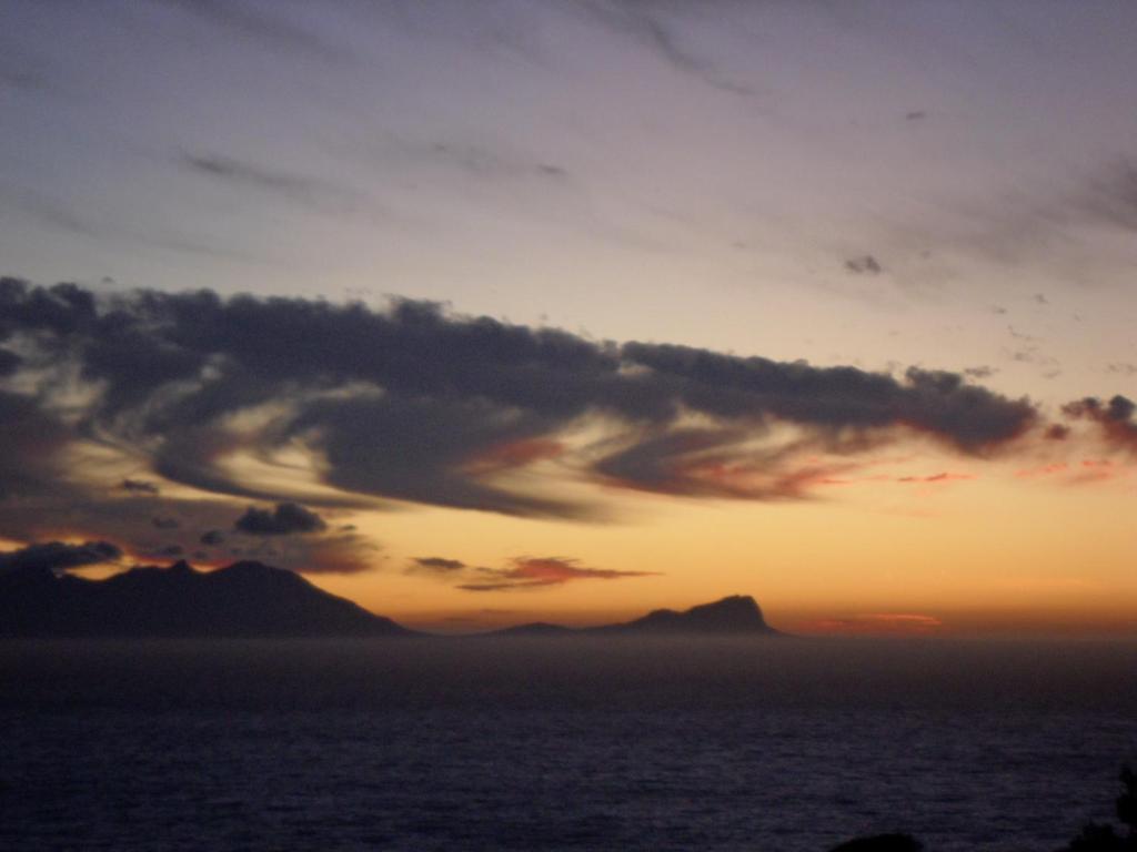 Penguinden - Load-Shedding Free Hotel Simon's Town Exterior photo