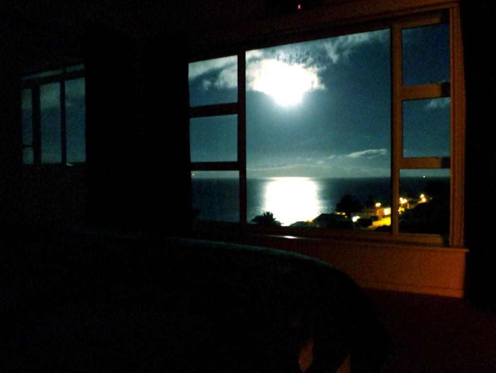 Penguinden - Load-Shedding Free Hotel Simon's Town Exterior photo