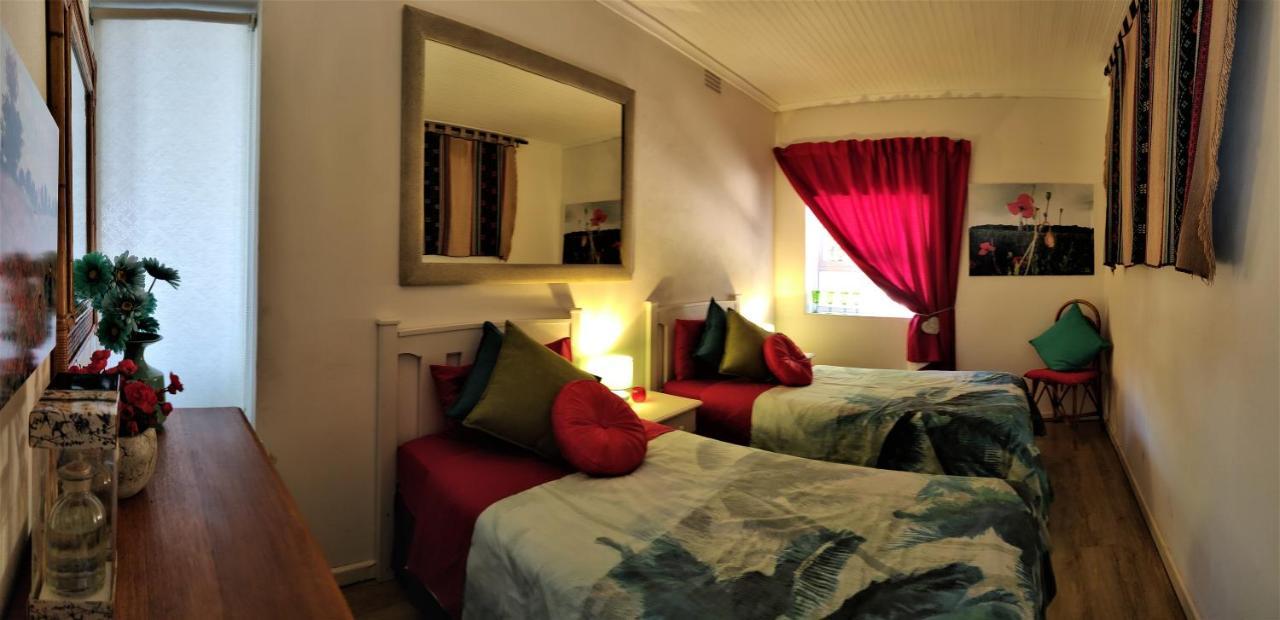Penguinden - Load-Shedding Free Hotel Simon's Town Exterior photo